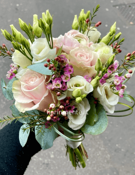 Bouquet compatto chiaro