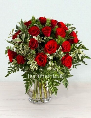 bouquet con roselline rosse e waxflower