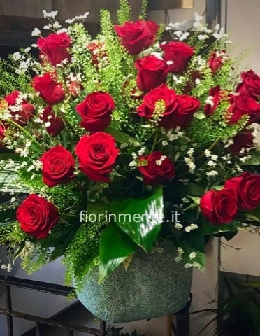 Cesto di minimo 30 rose rosse