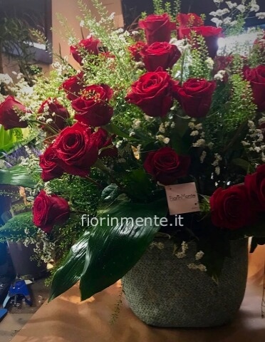 Cesto di rose rosse