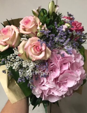bouquet con rose ed ortensia
