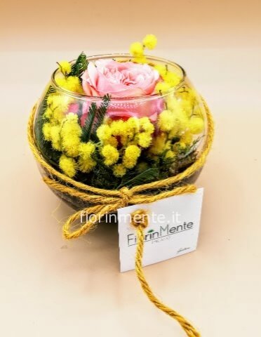 boule di vetro con mimosa e rosa