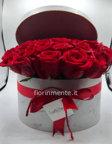scatola con rose