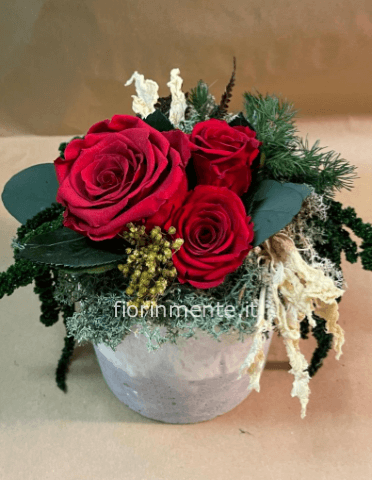 vasetto con rose stabilizzate